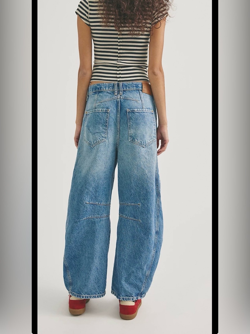 NWOT We The Free Good Luck Mid Rise Barrel Jeans Ultra Light Beam Size 33 $98 - Picture 2 of 7